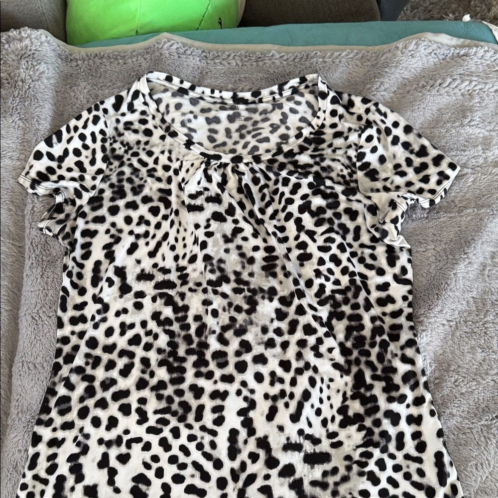 Worthington Black and White Leopard-Print Short Sleeve Top